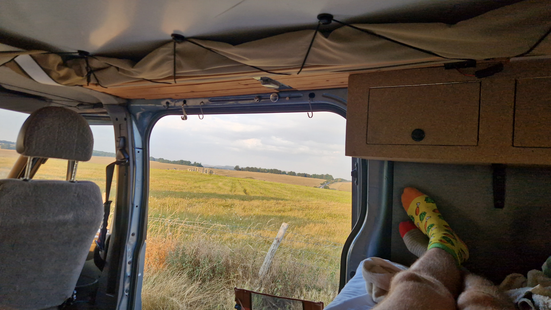 Ik heb wel overnacht met uitzicht op Stonehenge (klein in de verte hier)